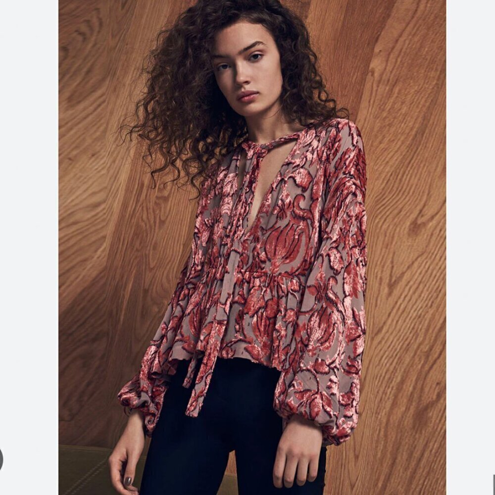 ALEXIS CAPRINA TOP IN VELVET FLORAL DEVORE